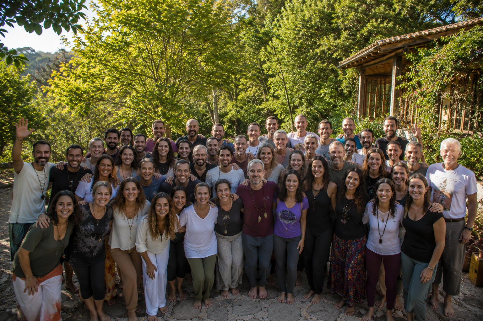 Participantes del retiro holístico de counseling disfrutando experiencias de sanación y bienestar