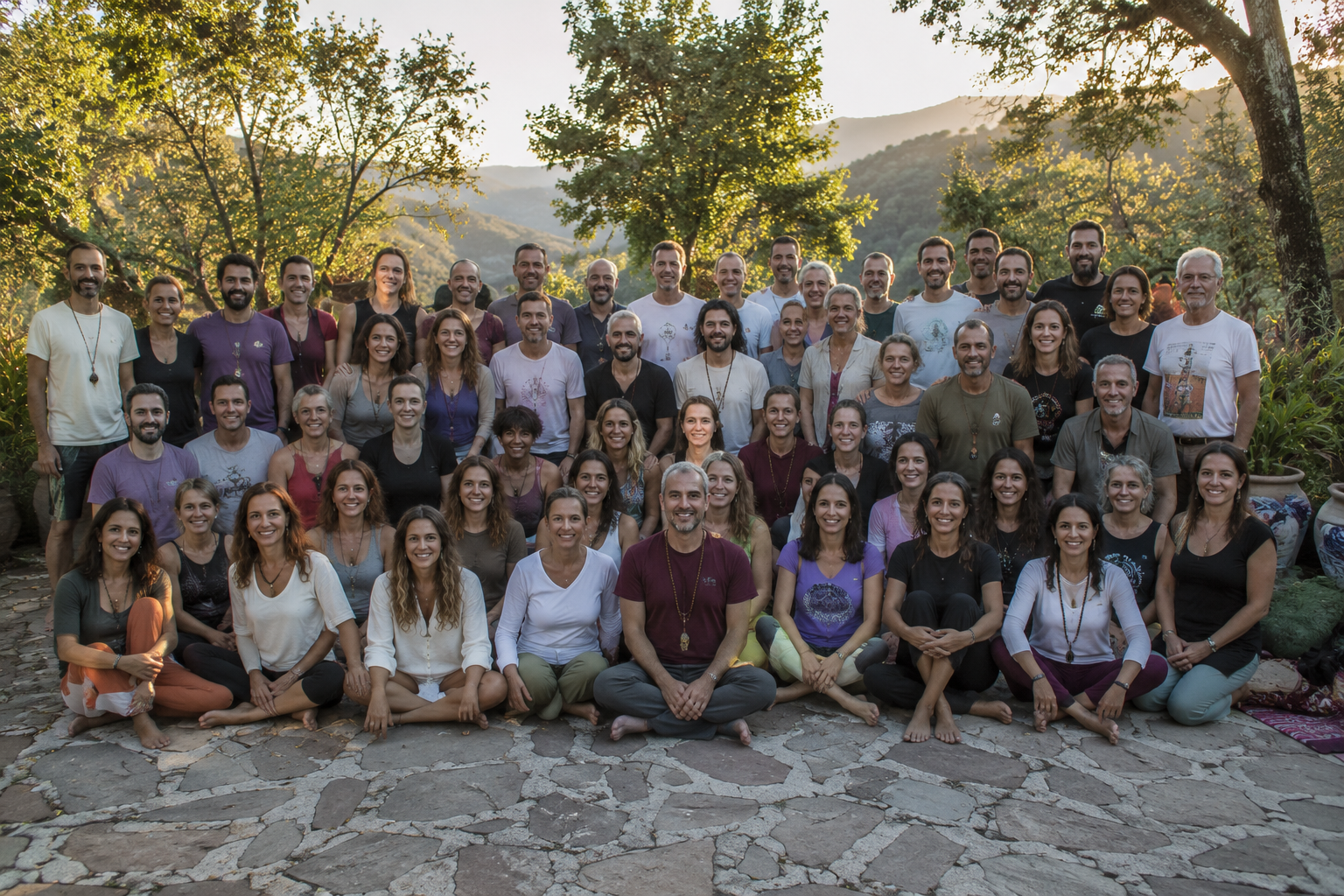 Participantes del retiro holístico de counseling disfrutando experiencias de sanación y bienestar