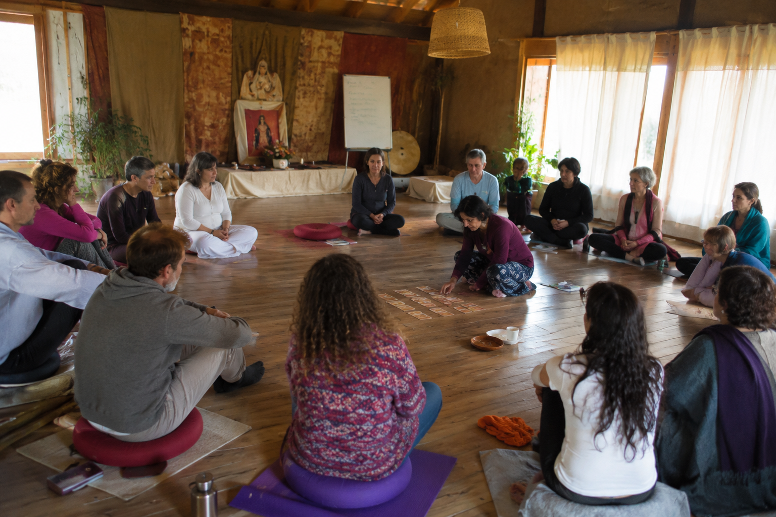 Participantes del retiro holístico de counseling disfrutando experiencias de sanación y bienestar